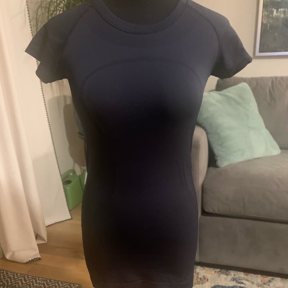 Lululemon Navy Blue Workout Long Tee size Small